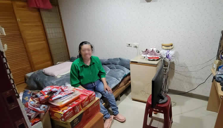 因著疫情，趙小姐已經數月找不到工作，教會將愛心物資送到其租屋處。