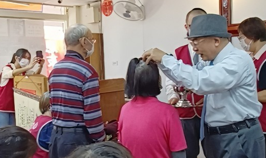 台中恩友「洗禮及分送物資」