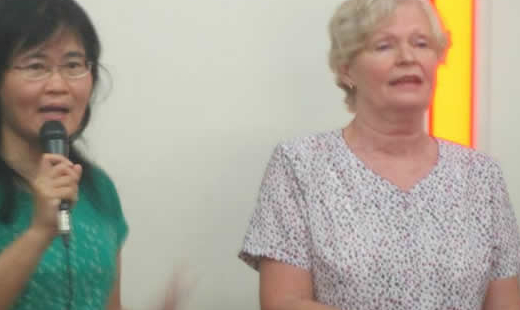 英國藉的Susan牧師，今天帶著翻譯張姊妹來到台南恩友中心為我們分享她的生命的見證。