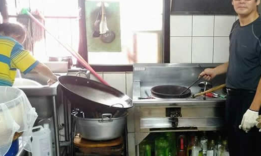 謝謝 袁志祥 弟兄今天特地帶來他自家公司的普羅高速爐，來到 台北恩友中心 為廚房的爐具做更新。