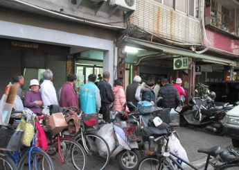 第一次來恩友用餐的大姊，剛離開故鄉流落到台南，這幾天都住在地下道。