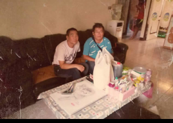 這些日子以來，他一直有出去工作，一些臨時工。