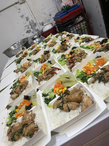 南港恩友中心共餐及分送物資