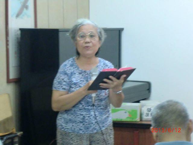 她是李老師。浸信會的教友。
